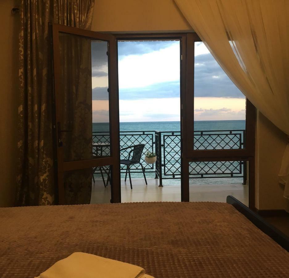 Leon Beach Hotel New Athos Zewnętrze zdjęcie